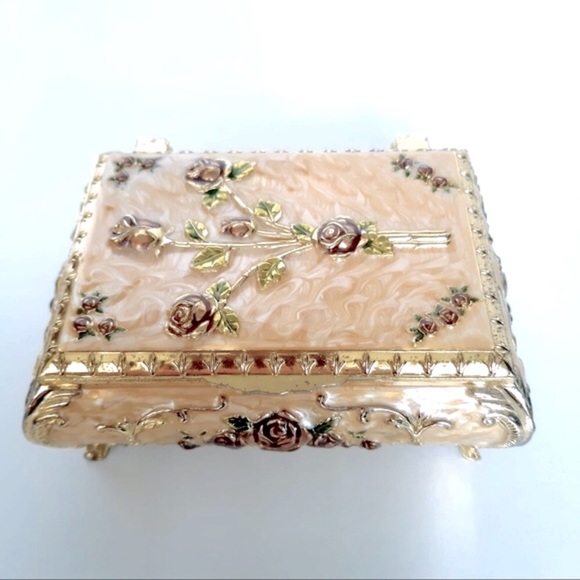HOST PICK🌟NWT Vintage Metal Jewellery Box Europe Style - Picture 2 of 8